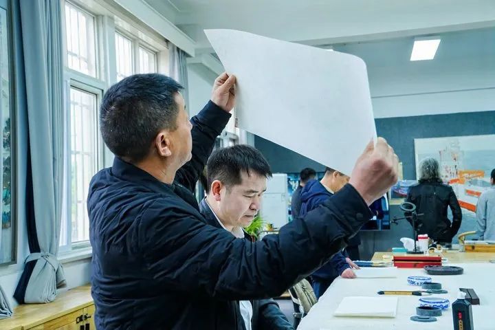新型書(shū)畫(huà)材料亮相，受專(zhuān)家好評(píng)！